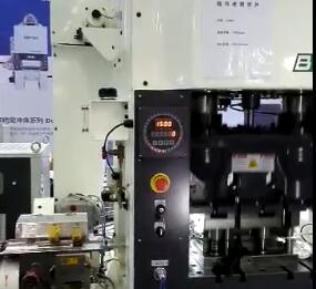 高速夾式香蕉污视频下载衝床壓視頻